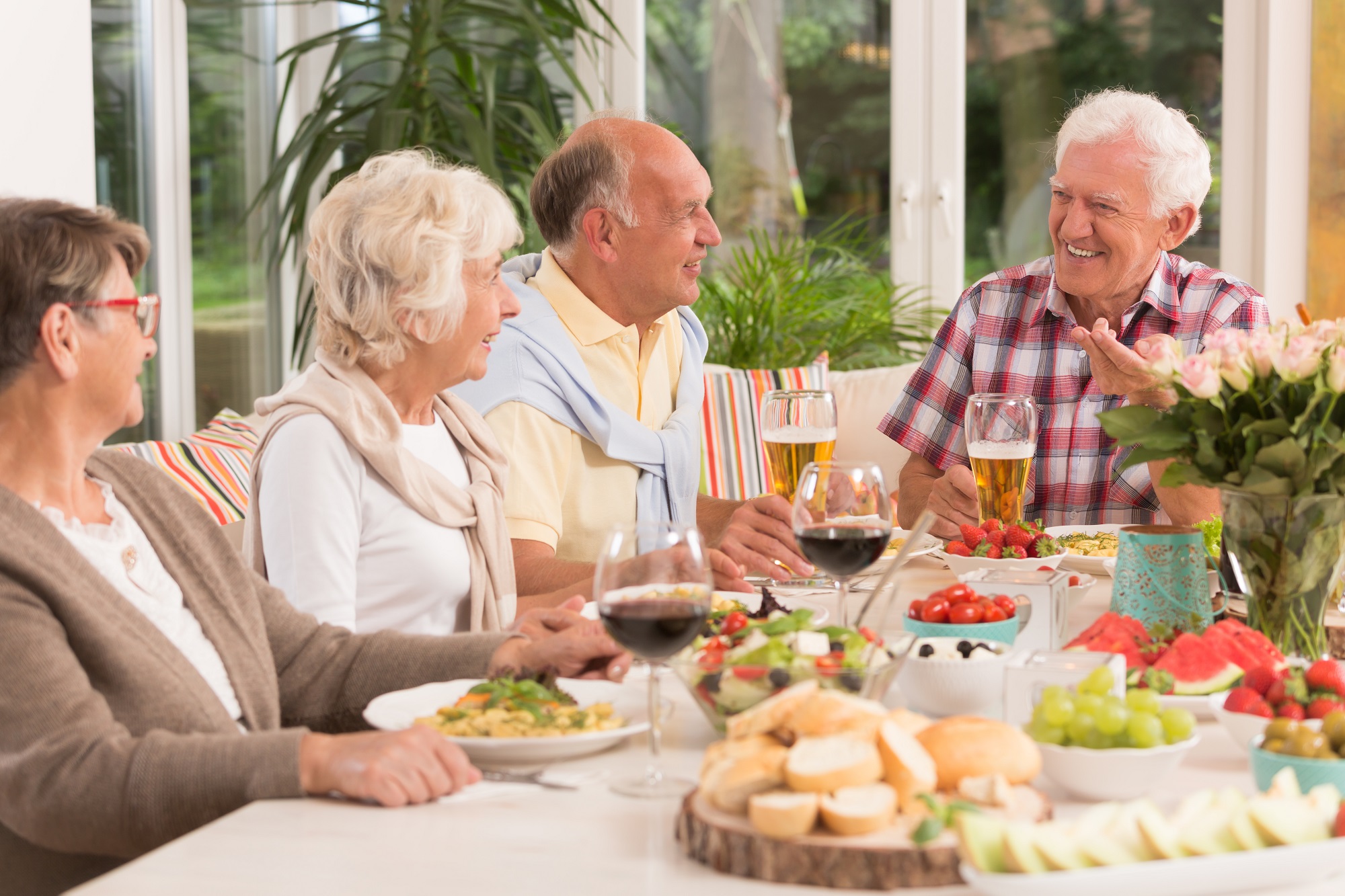 Dining Seniors Enjoying A Meal Together | Heritage Waterside Seniors Enjoying A Meal Together