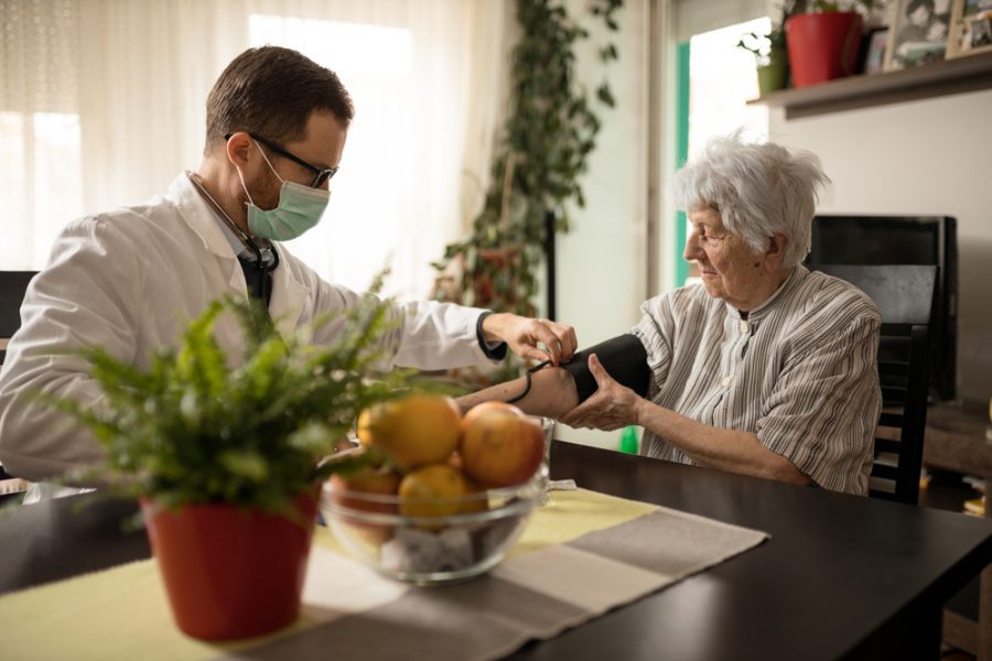 Physician Owned Image 1 Pr6Jstf9M2Eqsqo2Drkm0K5H0T28J30E4Gclb42Zjk | Heritage Waterside Doctor Checking Patient